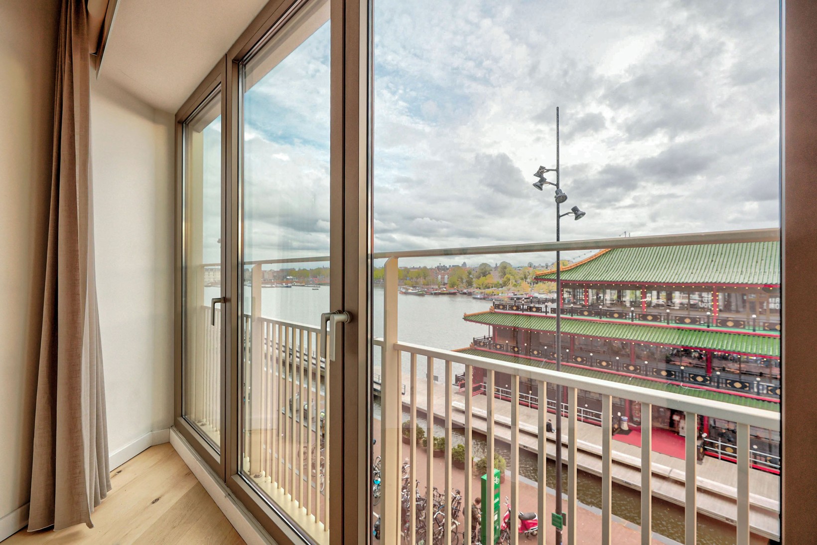 Appartement te koop: Oosterdokskade 13, Amsterdam