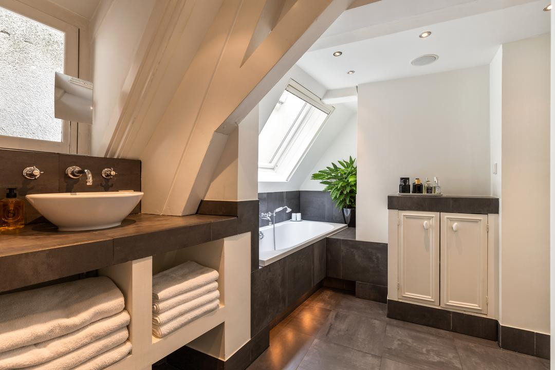 Tussenwoning te koop: Groenburgwal 1, Amsterdam