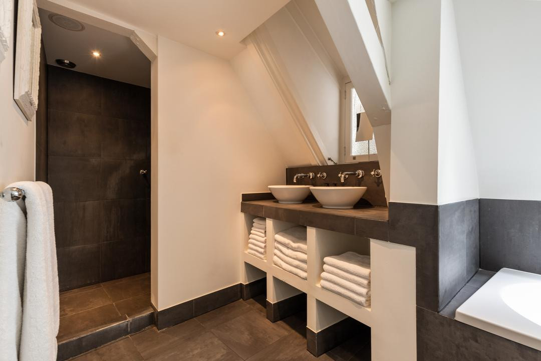 Tussenwoning te koop: Groenburgwal 1, Amsterdam