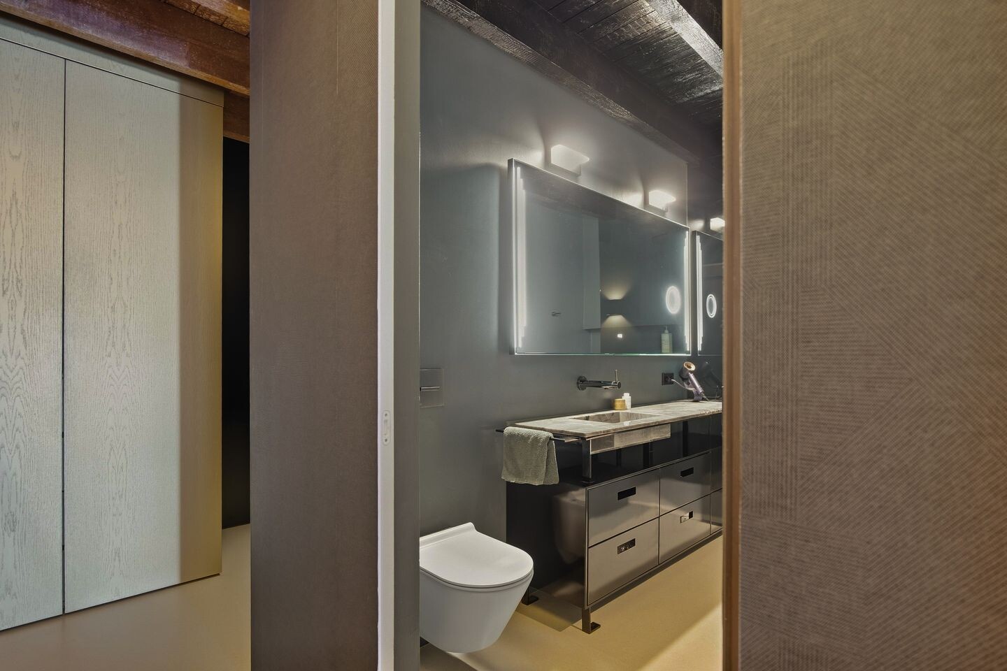 Appartement te koop: Warmoesstraat 18E, Amsterdam