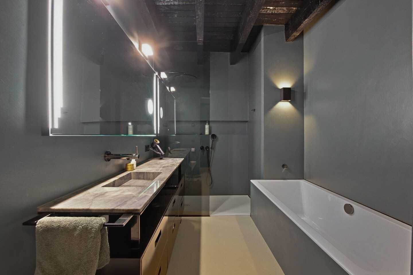 Appartement te koop: Warmoesstraat 18E, Amsterdam