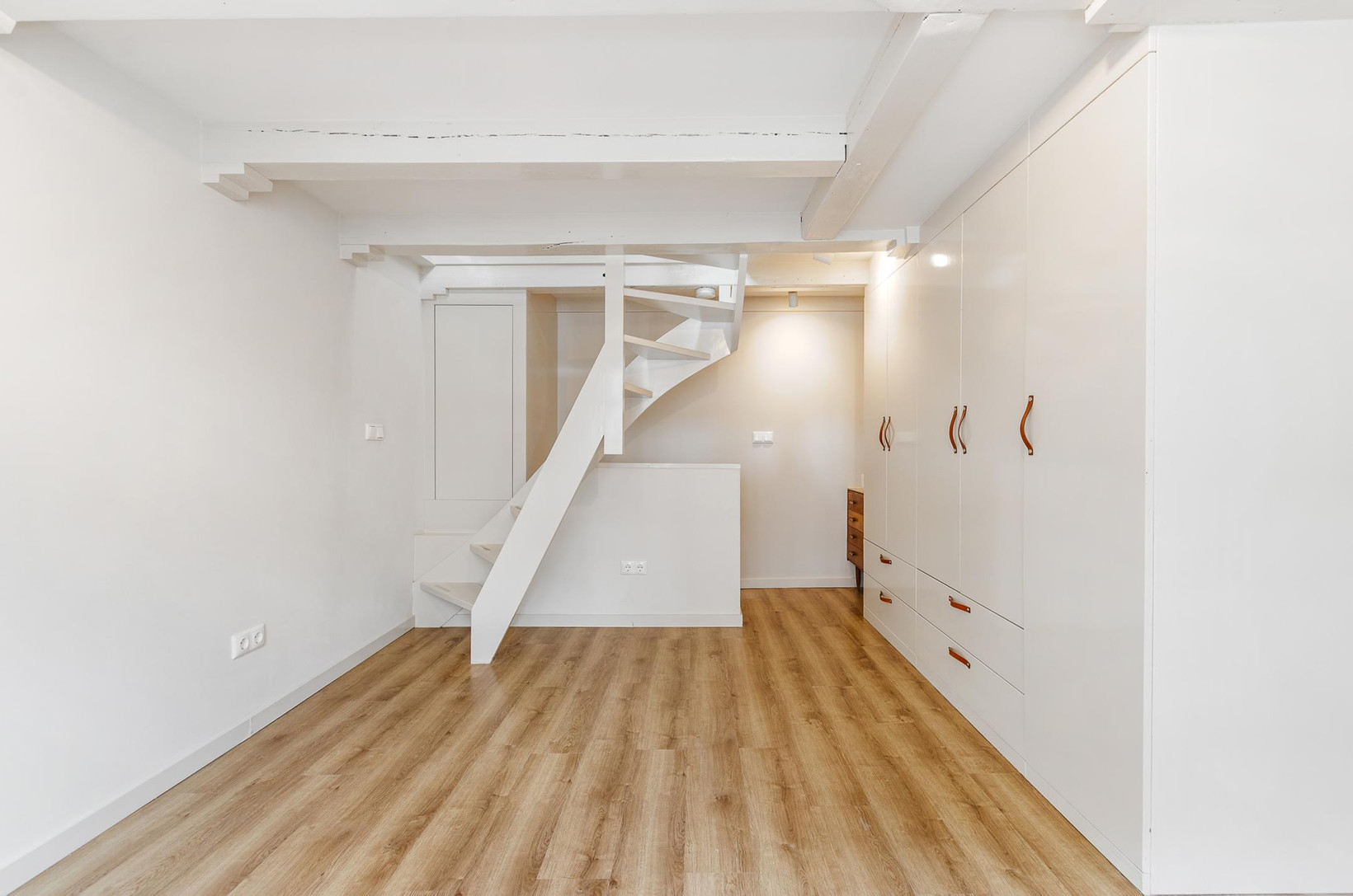Studio te koop: Eerste Leliedwarsstraat 15-1, Amsterdam