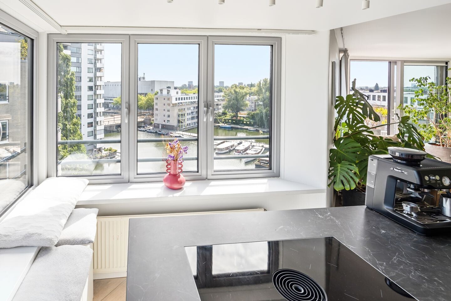 Appartement te koop: Borneolaan 242, Amsterdam