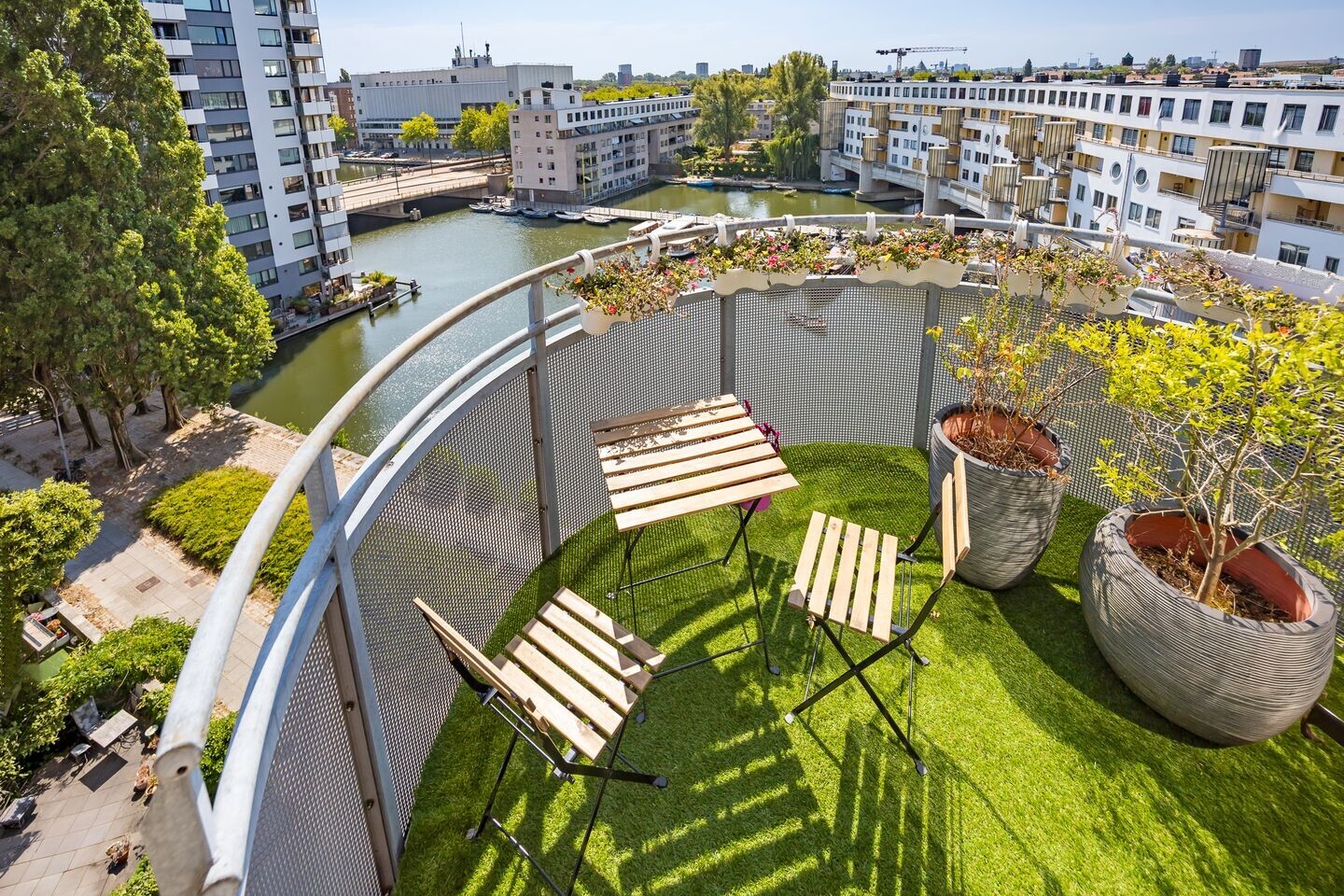 Appartement te koop: Borneolaan 242, Amsterdam