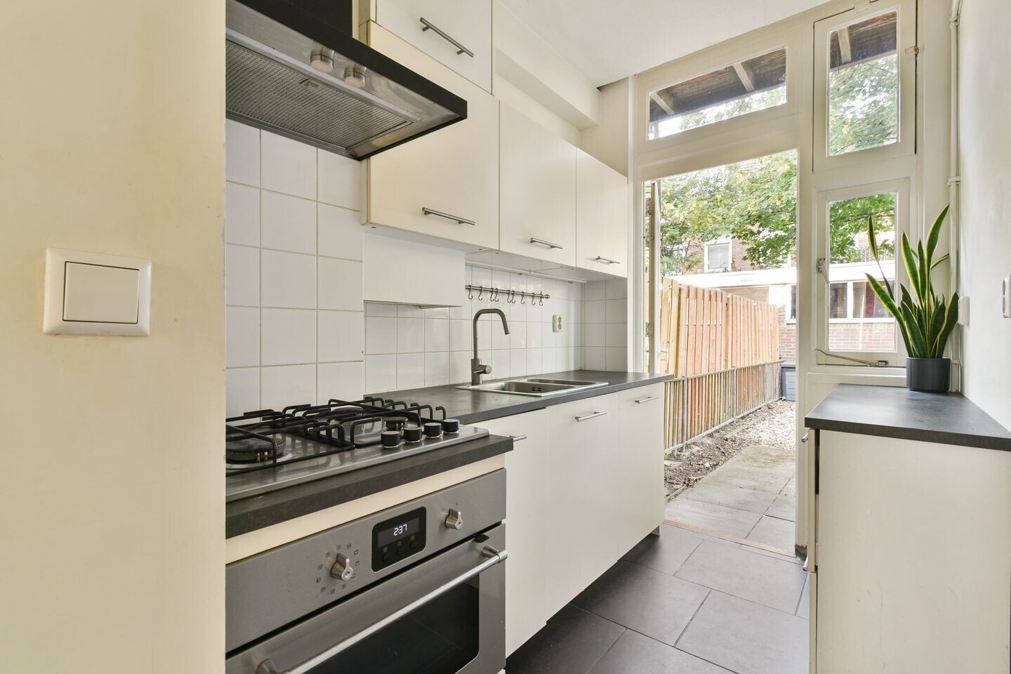 Studio te koop: Meeuwenlaan 169B, Amsterdam