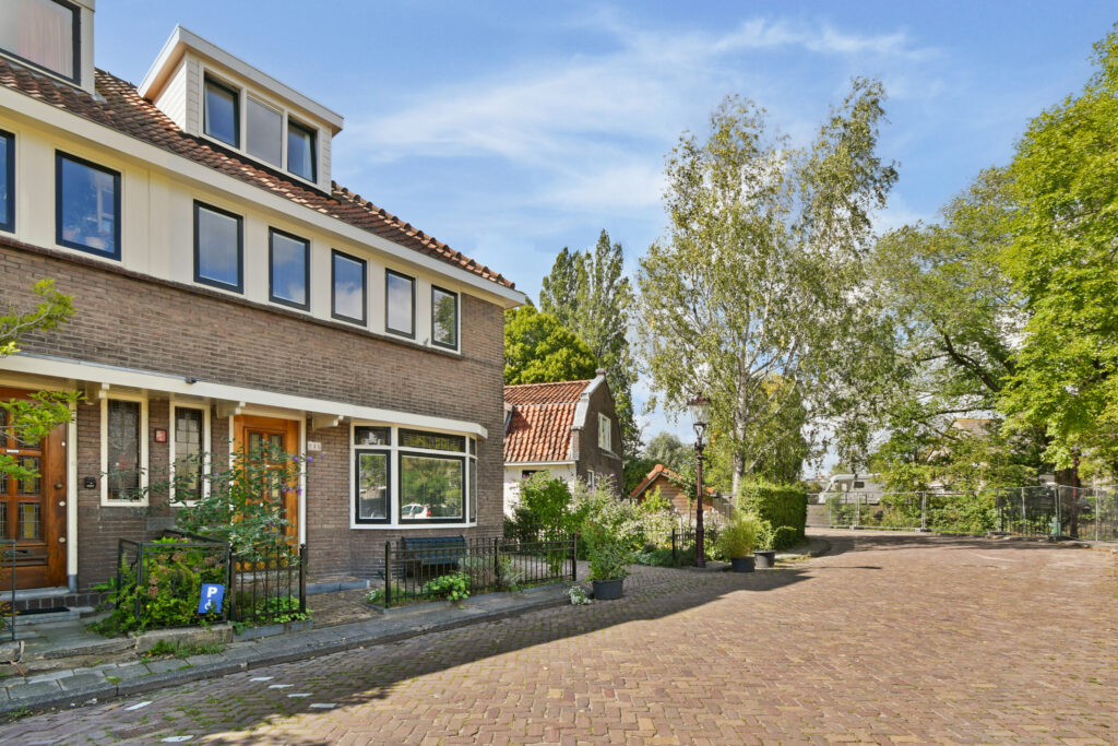 Twee-onder-één-kap te koop: Meerpad 23A, Amsterdam