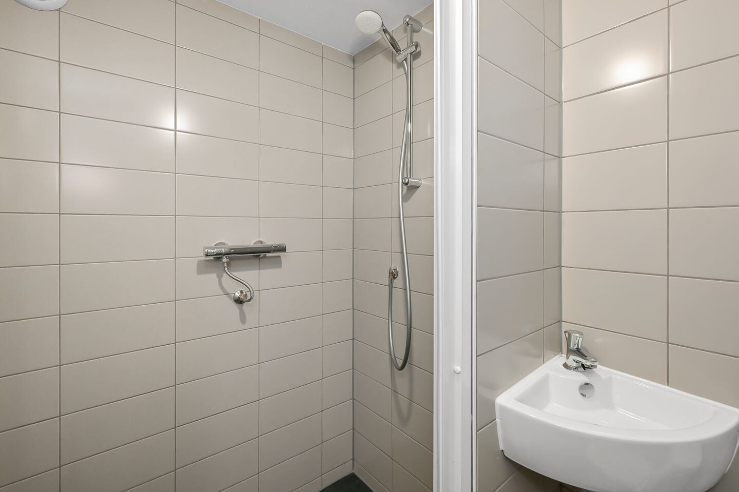 Tussenwoning te koop: Amerbos 25, Amsterdam