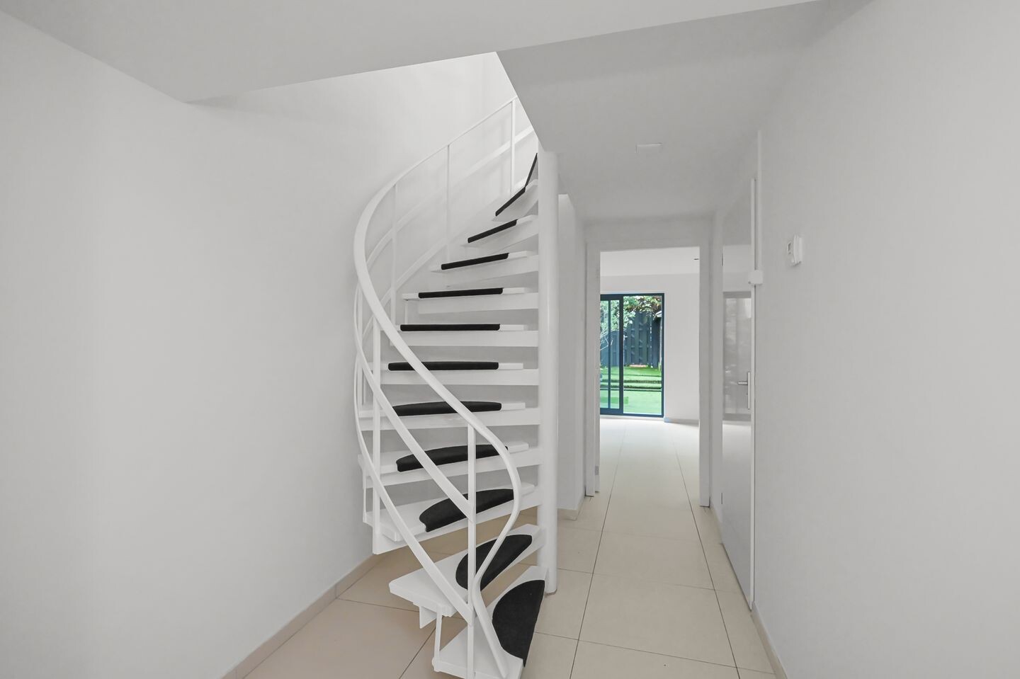 Tussenwoning te koop: Amerbos 25, Amsterdam