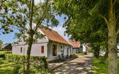 Dorpsstraat. 10