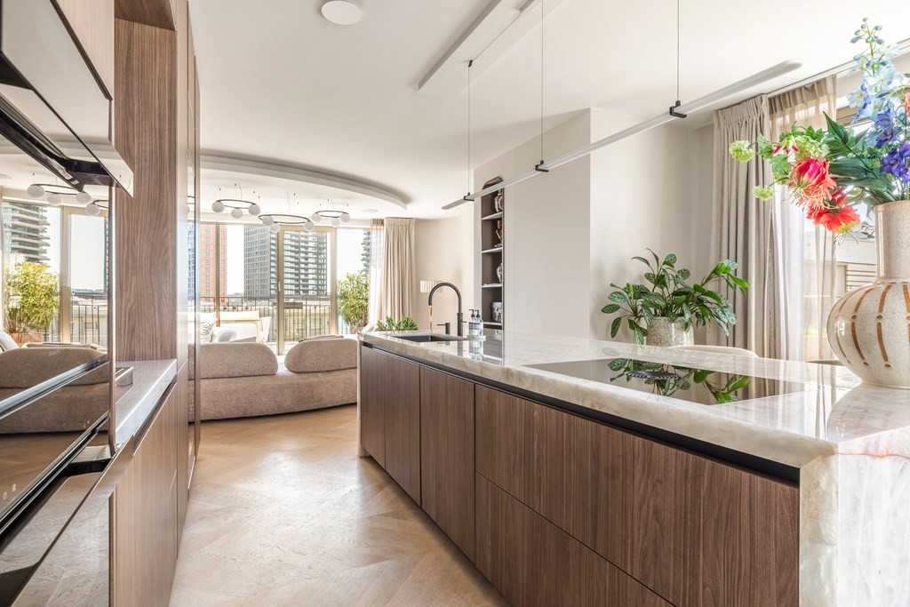 Appartement te huur: Spadinalaan 697, Amsterdam