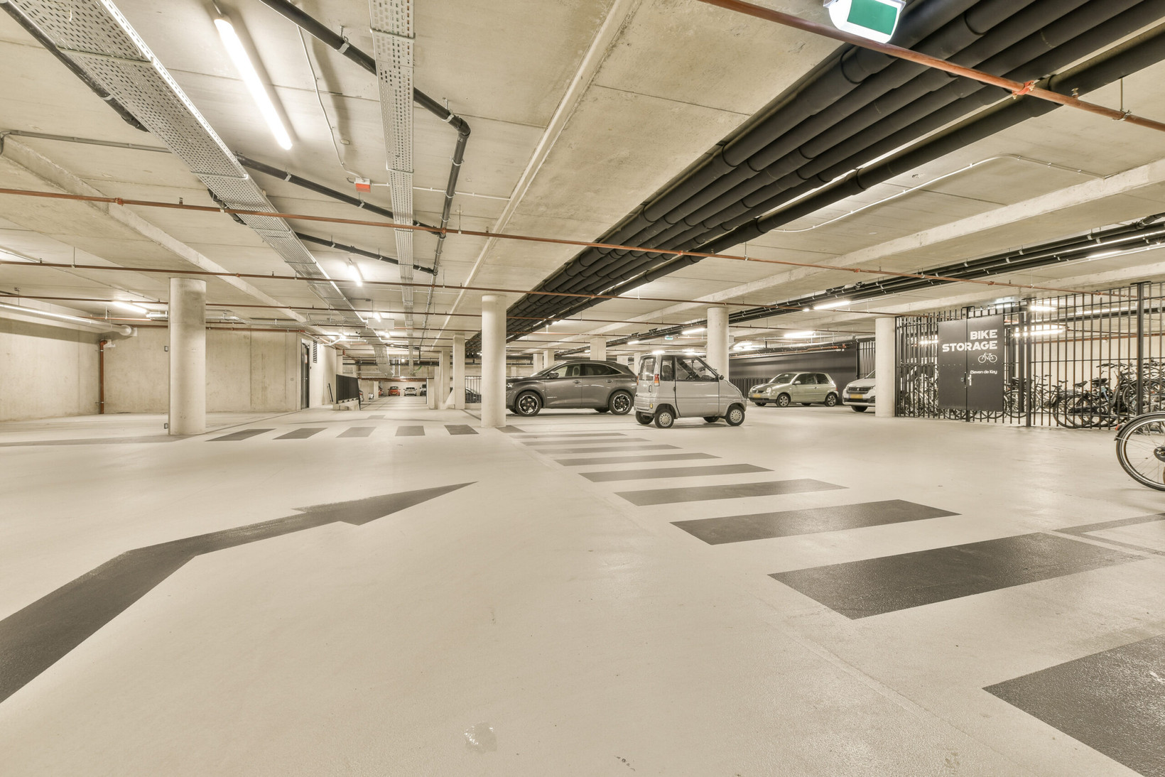 Appartement te koop: Badhuiskade 181, Amsterdam