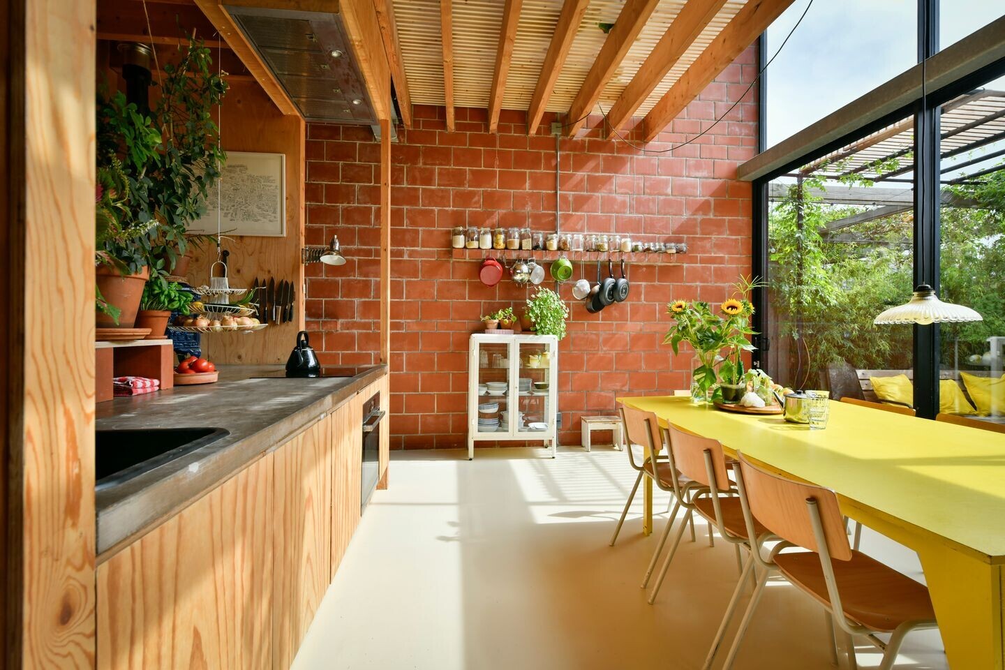 Tussenwoning te koop: Kaasjeskruidstraat 37, Amsterdam