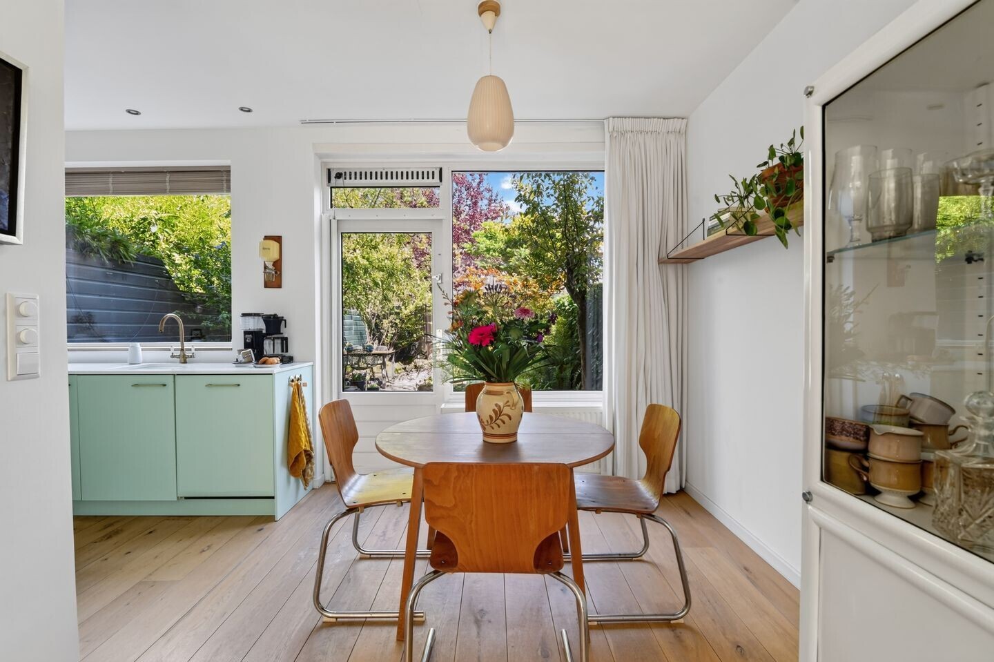 Tussenwoning te koop: Vegastraat 30, Amsterdam