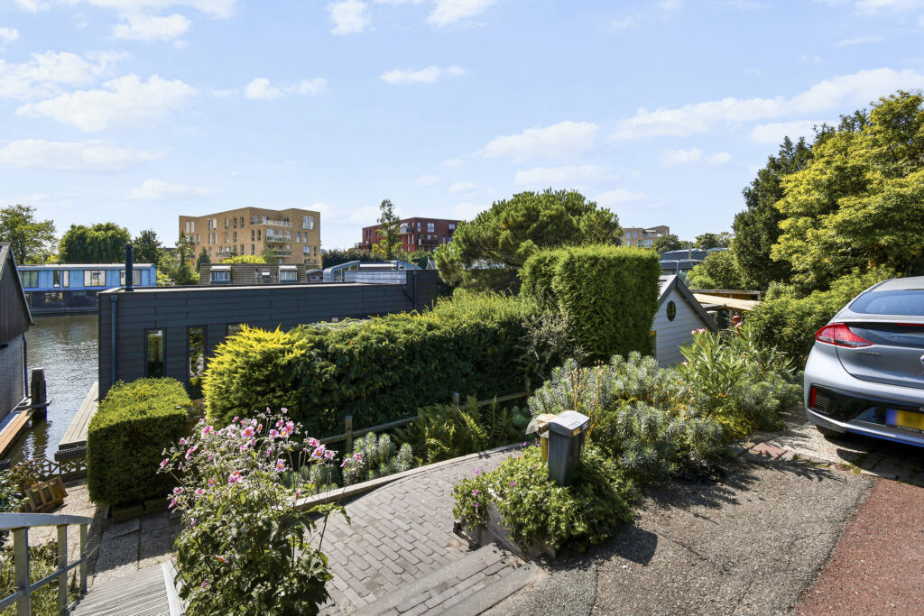 Twee-onder-één-kap te koop: Landsmeerderdijk 104, Amsterdam