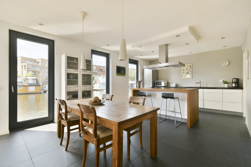 Twee-onder-één-kap te koop: Landsmeerderdijk 104, Amsterdam