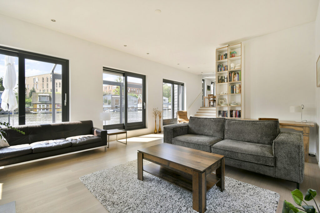 Twee-onder-één-kap te koop: Landsmeerderdijk 104, Amsterdam