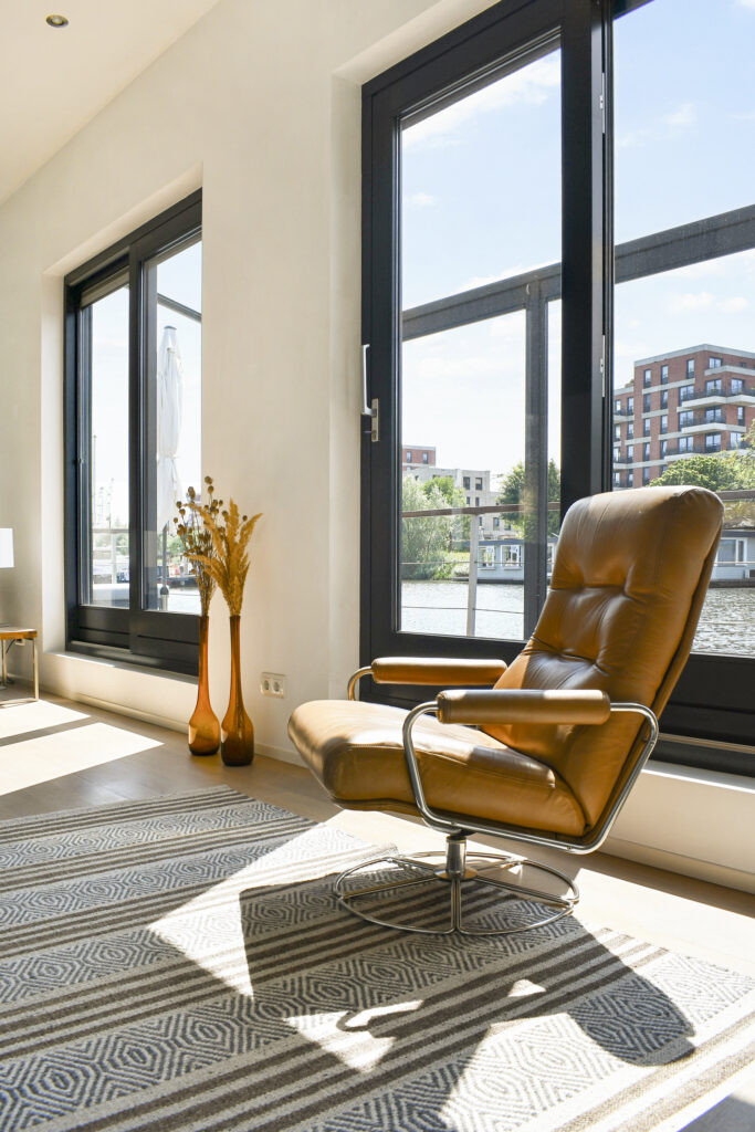 Twee-onder-één-kap te koop: Landsmeerderdijk 104, Amsterdam