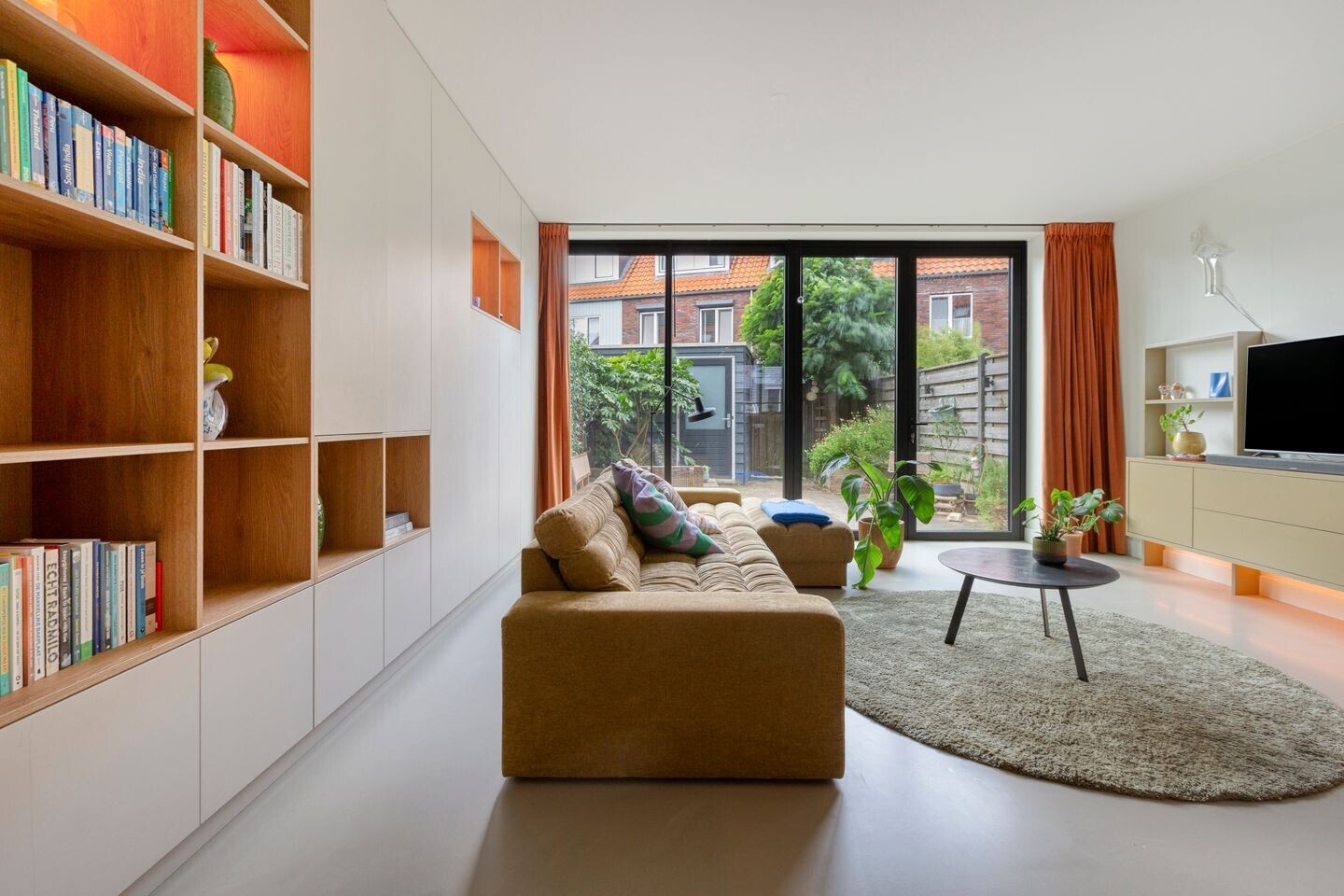 Tussenwoning te koop: Oossaander Hoop 10, Amsterdam