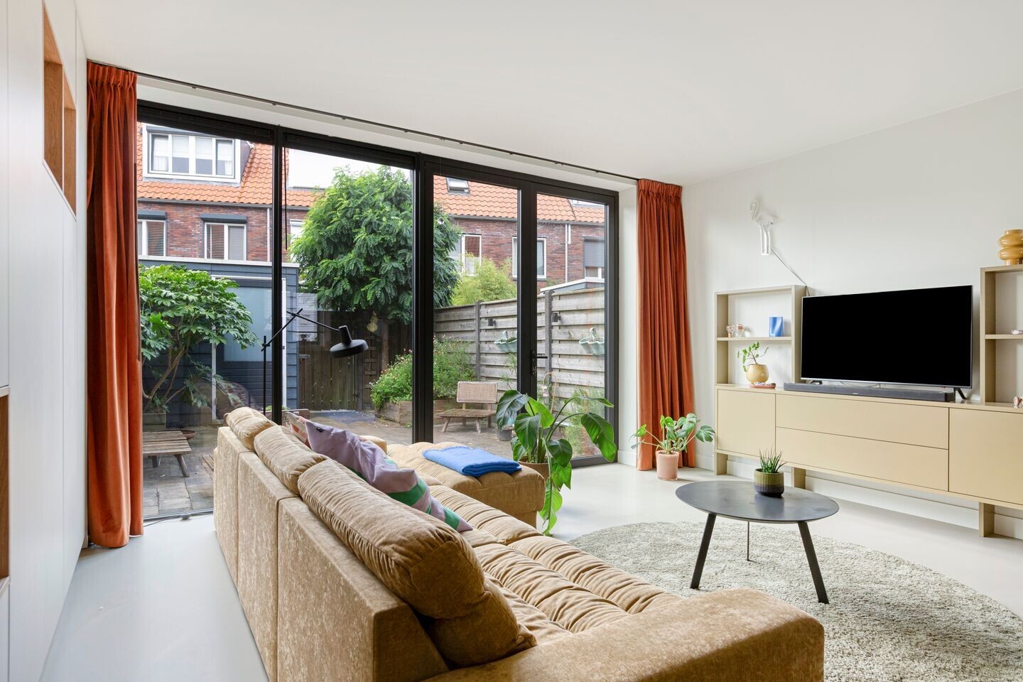 Tussenwoning te koop: Oossaander Hoop 10, Amsterdam