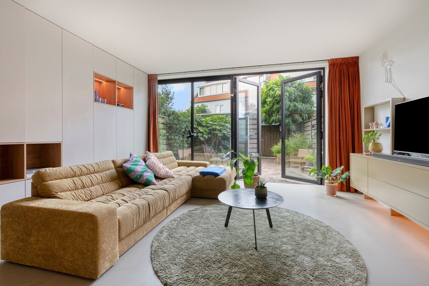 Tussenwoning te koop: Oossaander Hoop 10, Amsterdam
