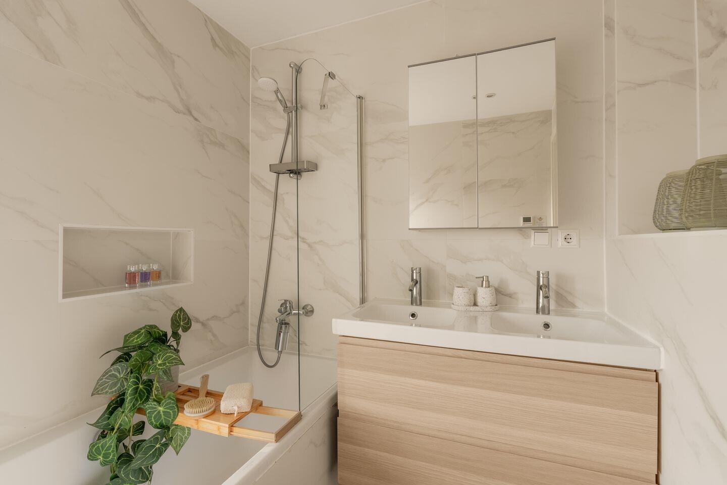 Appartement te koop: Bestevâerstraat 99-3, Amsterdam