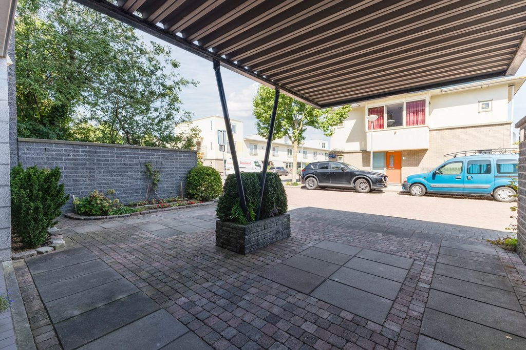 Hoekwoning te koop: Monte Viso 11, Amsterdam