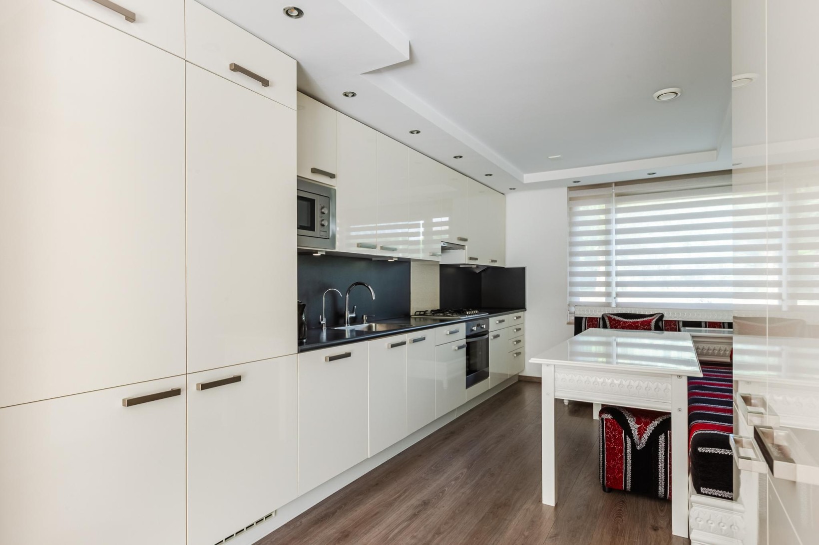 Tussenwoning te koop: Uffizilaan 11, Amsterdam