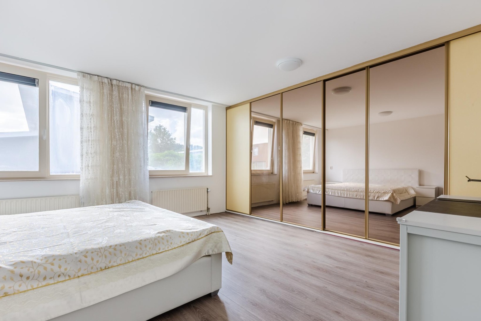 Tussenwoning te koop: Uffizilaan 11, Amsterdam