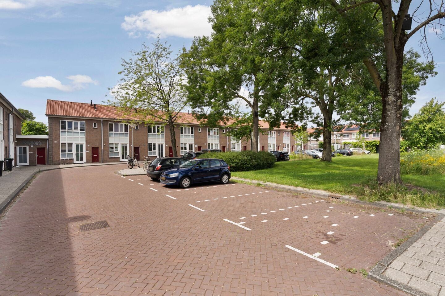 Tussenwoning te koop: Drusiushof 11, Amsterdam
