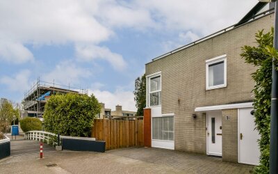 Haya van Someren-Downerstraat 1
