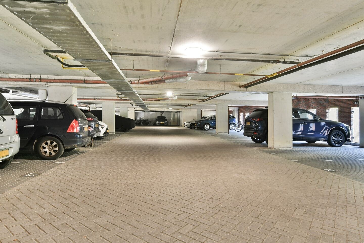 Appartement te koop: President Allendelaan 215, Amsterdam