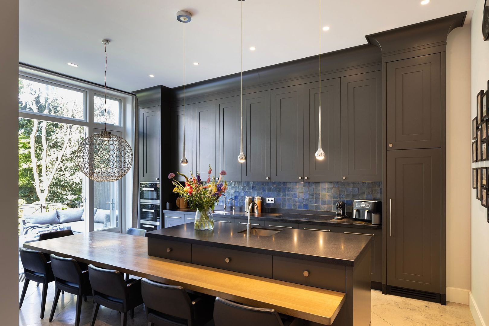 Tussenwoning te koop: J.J. Viottastraat 46, Amsterdam