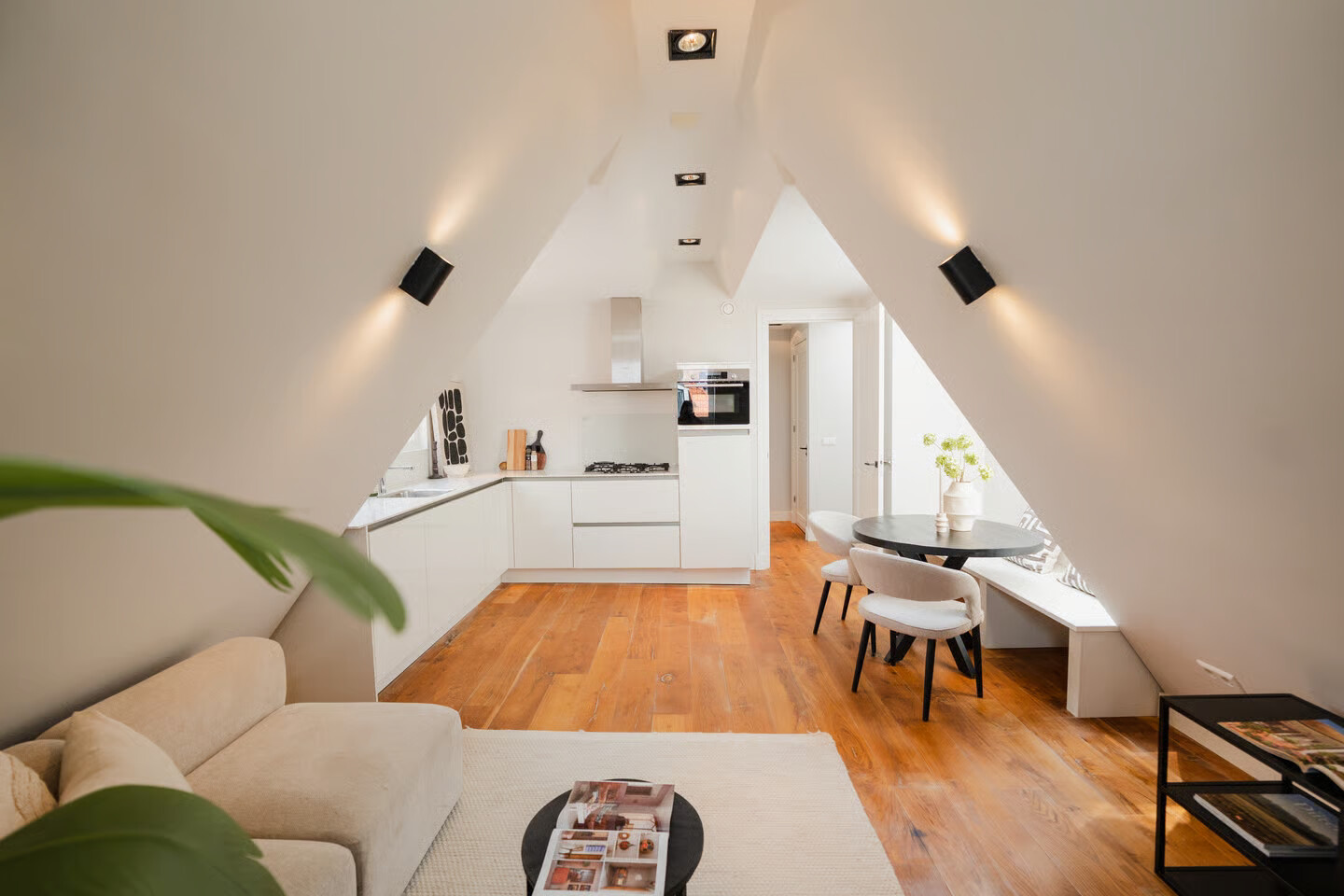 Studio te koop: Eerste Jan Steenstraat 74-4, Amsterdam