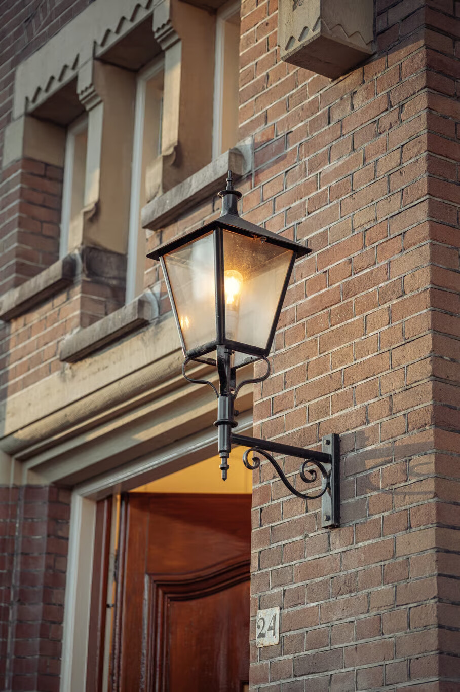 Tussenwoning te koop: Valeriusplein 24, Amsterdam