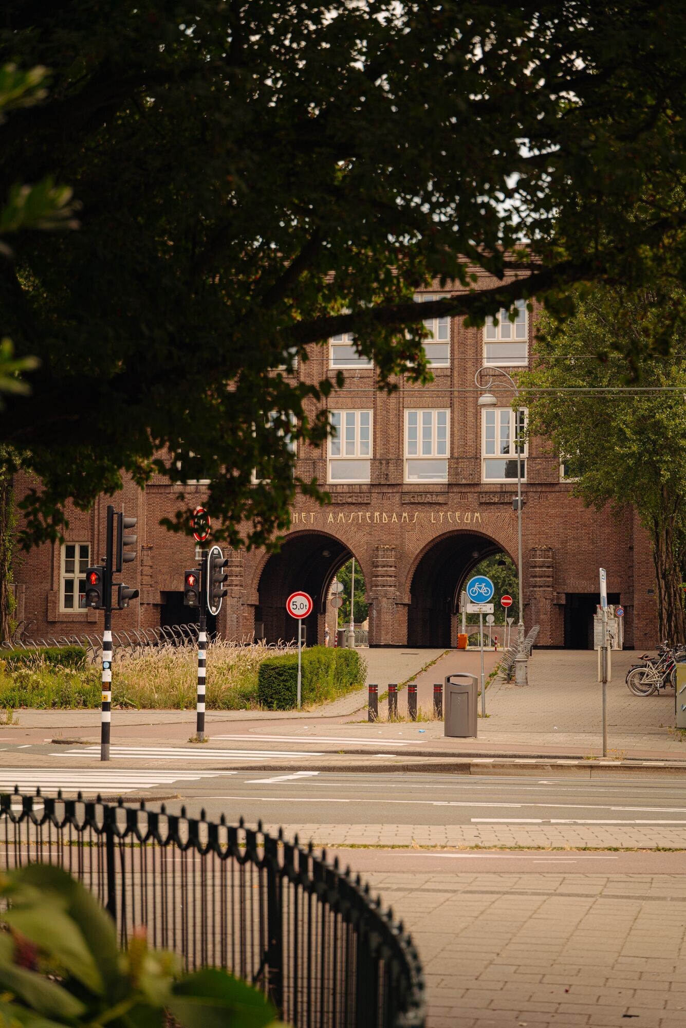 Tussenwoning te koop: Valeriusplein 34, Amsterdam