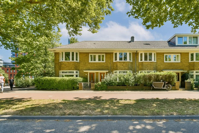 Amstelveens. 577