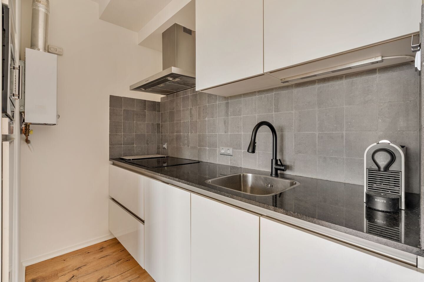 Studio te koop: Van Nijenrodeweg 102, Amsterdam