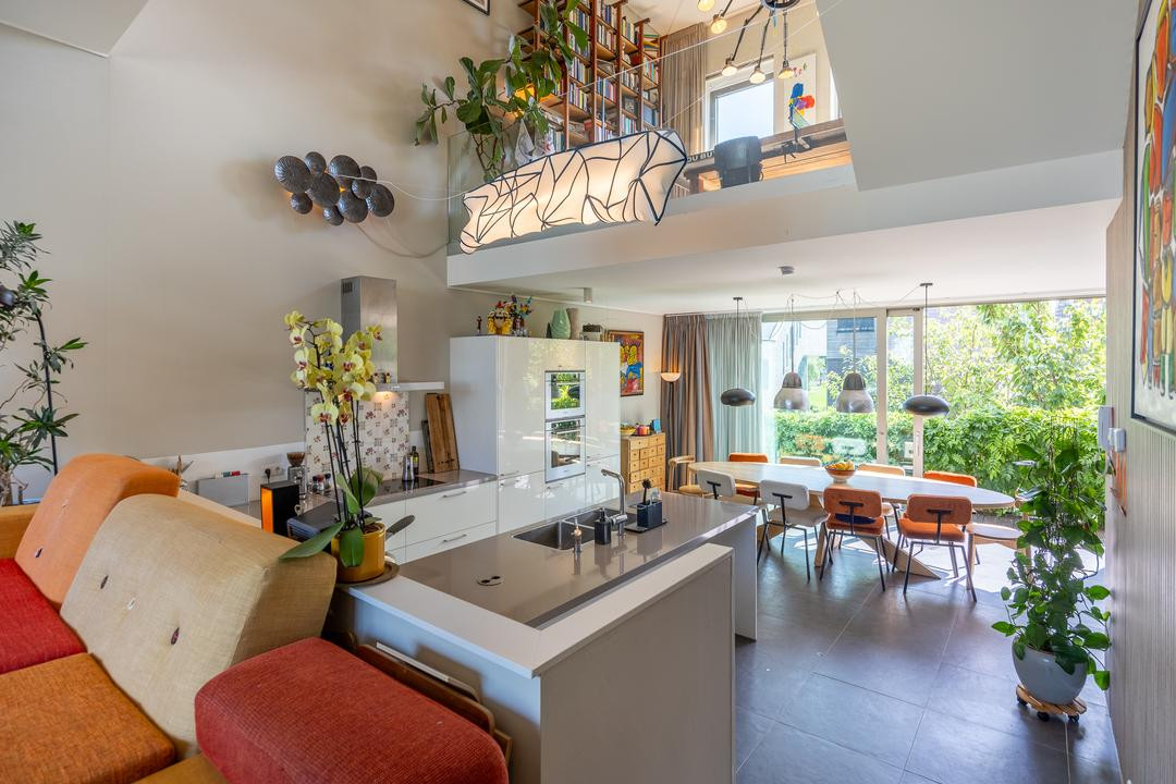 Tussenwoning te koop: Bert Haanstrakade 412, Amsterdam