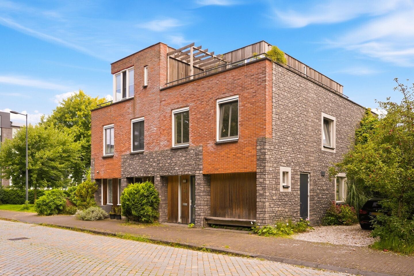 Twee-onder-één-kap te koop: Zwanebloemlaan 35, Amsterdam