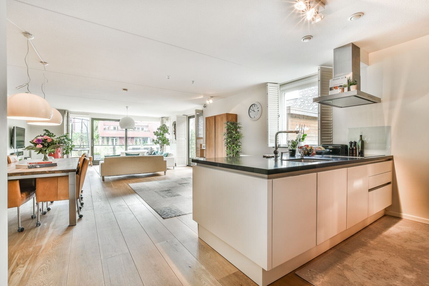 Twee-onder-één-kap te koop: Zwanebloemlaan 39, Amsterdam