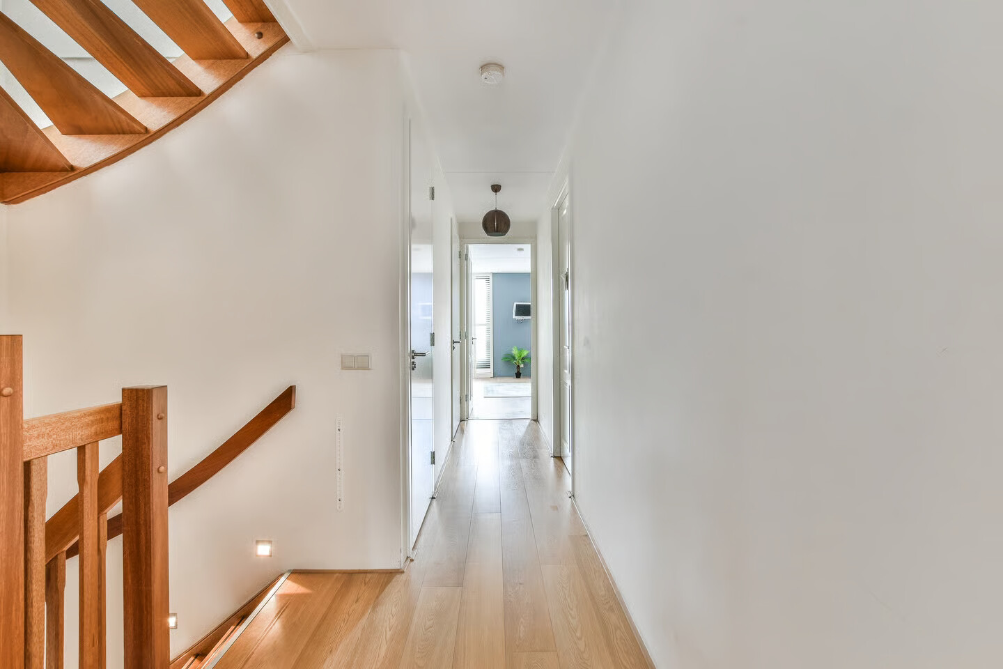 Twee-onder-één-kap te koop: Zwanebloemlaan 39, Amsterdam