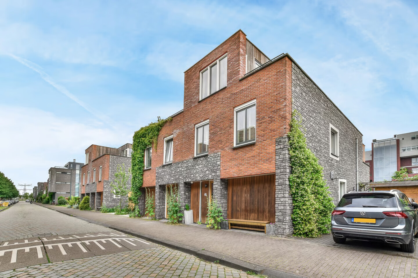 Twee-onder-één-kap te koop: Zwanebloemlaan 39, Amsterdam