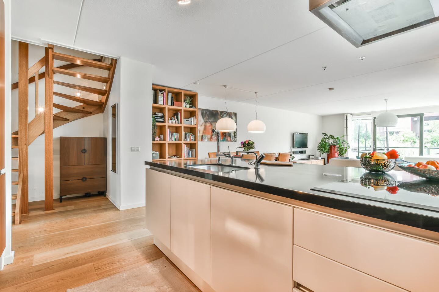 Twee-onder-één-kap te koop: Zwanebloemlaan 39, Amsterdam