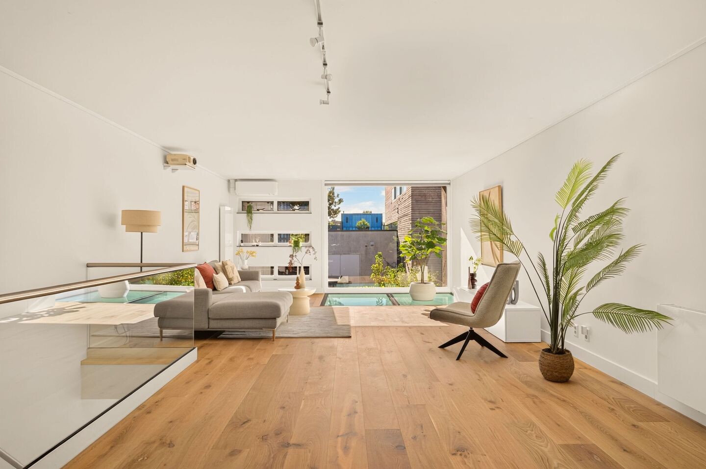 Tussenwoning te koop: Mattenbiesstraat 133, Amsterdam