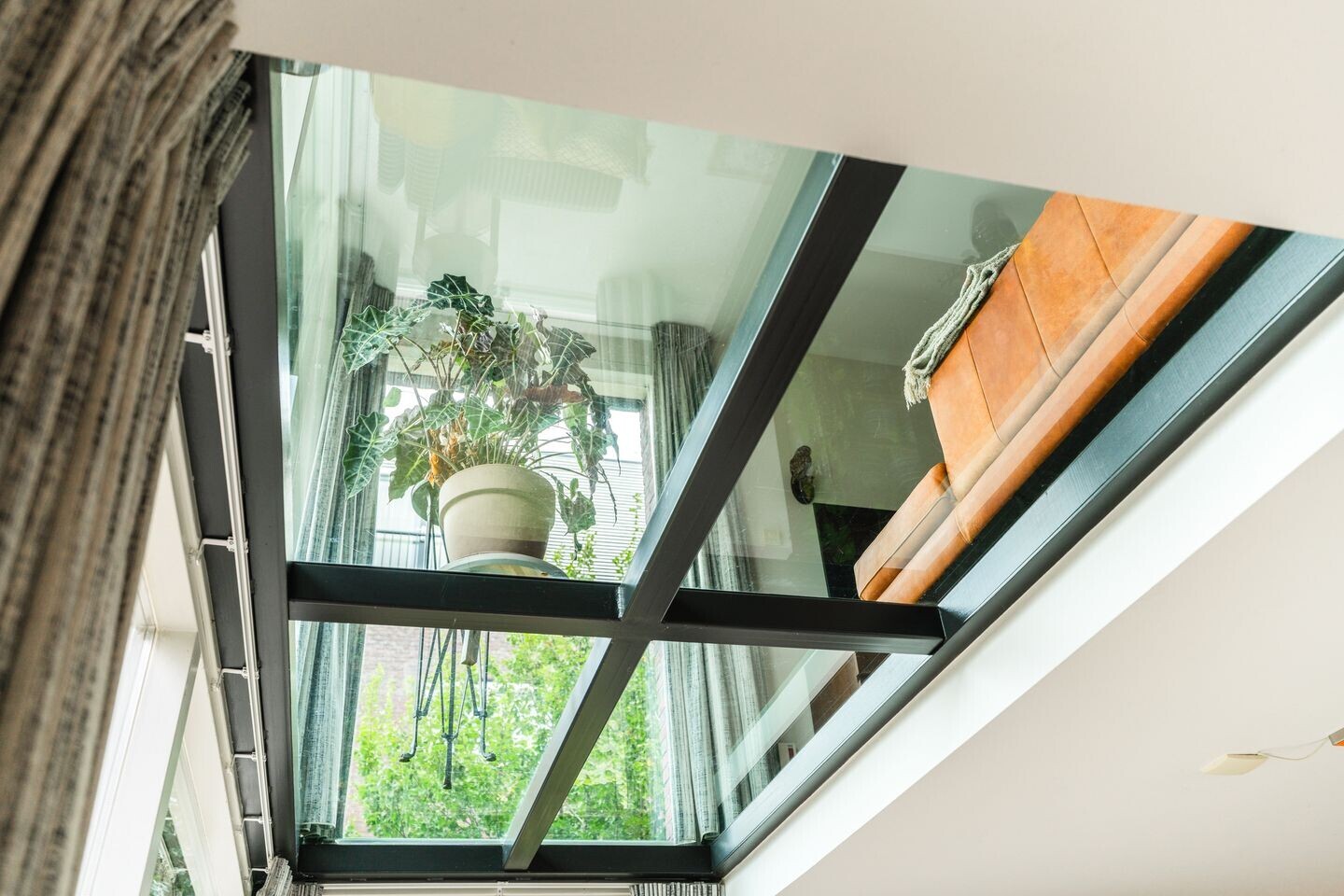 Twee-onder-één-kap te koop: Zwanebloemlaan 87, Amsterdam