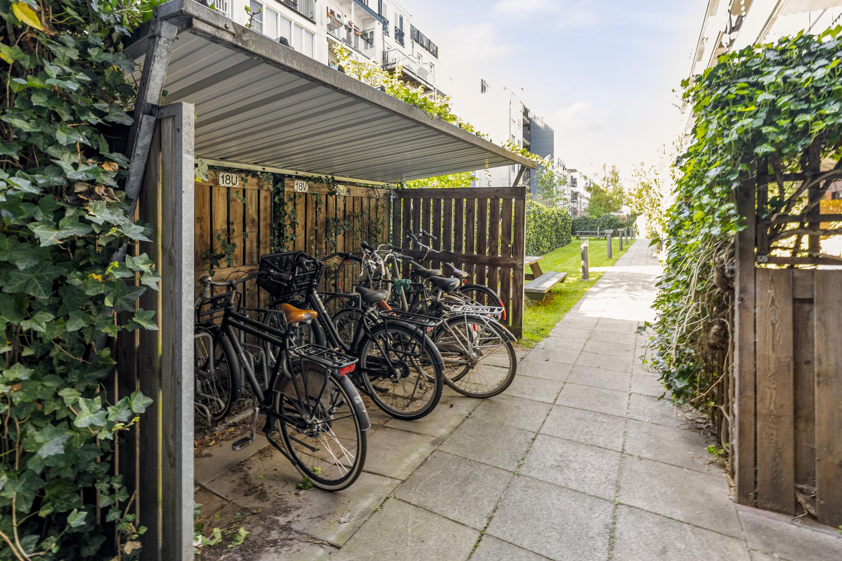 Appartement te koop: Camperstraat 20N, Amsterdam