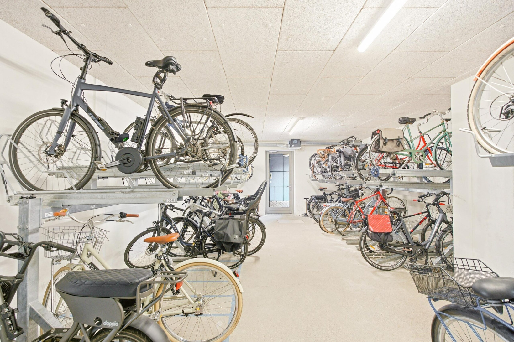 Appartement te koop: Mary van der Sluisstraat 388, Amsterdam