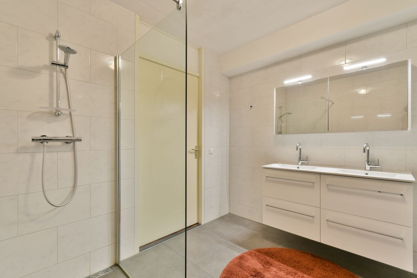 Appartement te koop: Omval 389, Amsterdam