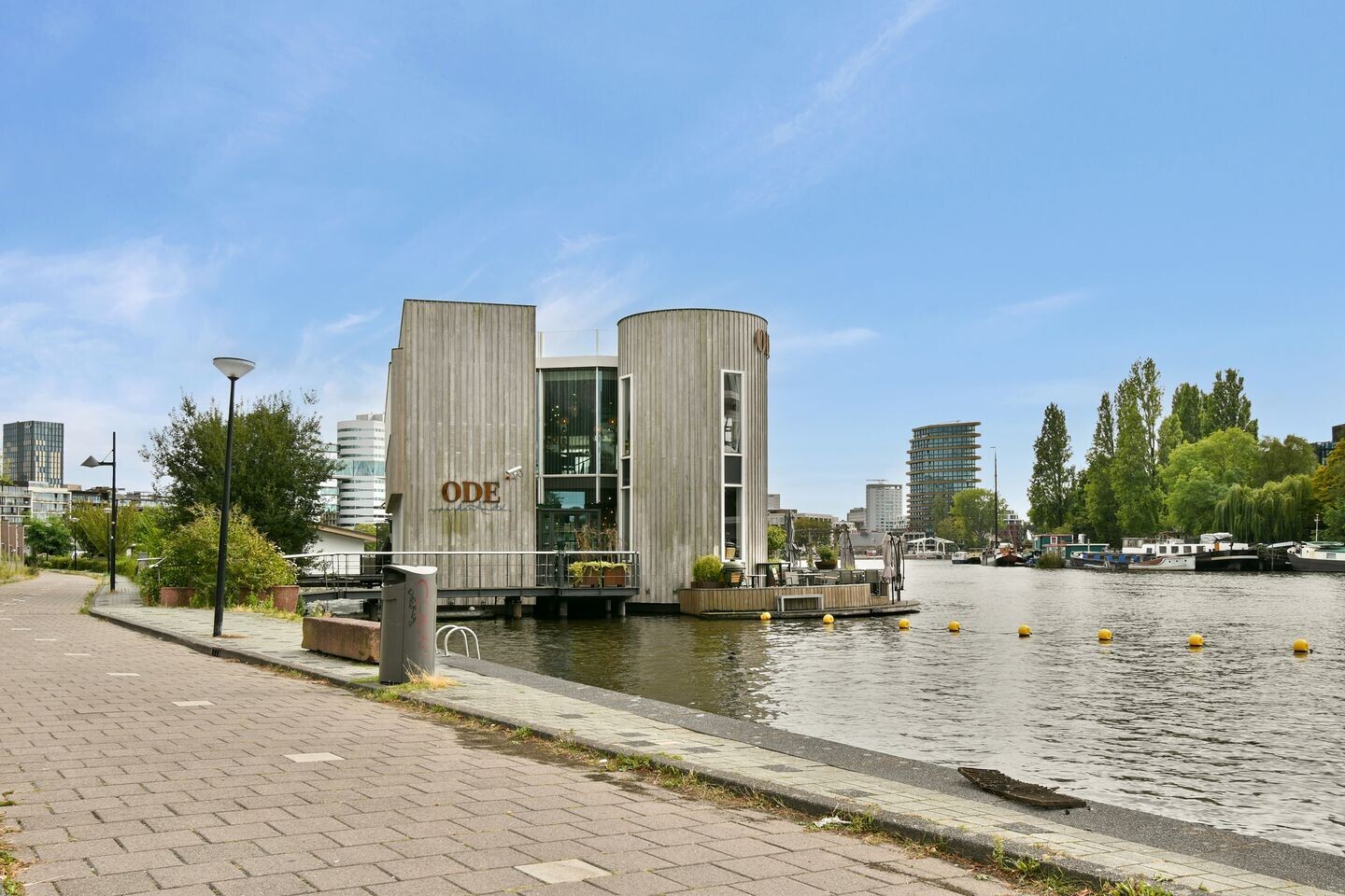 Appartement te koop: Omval 389, Amsterdam