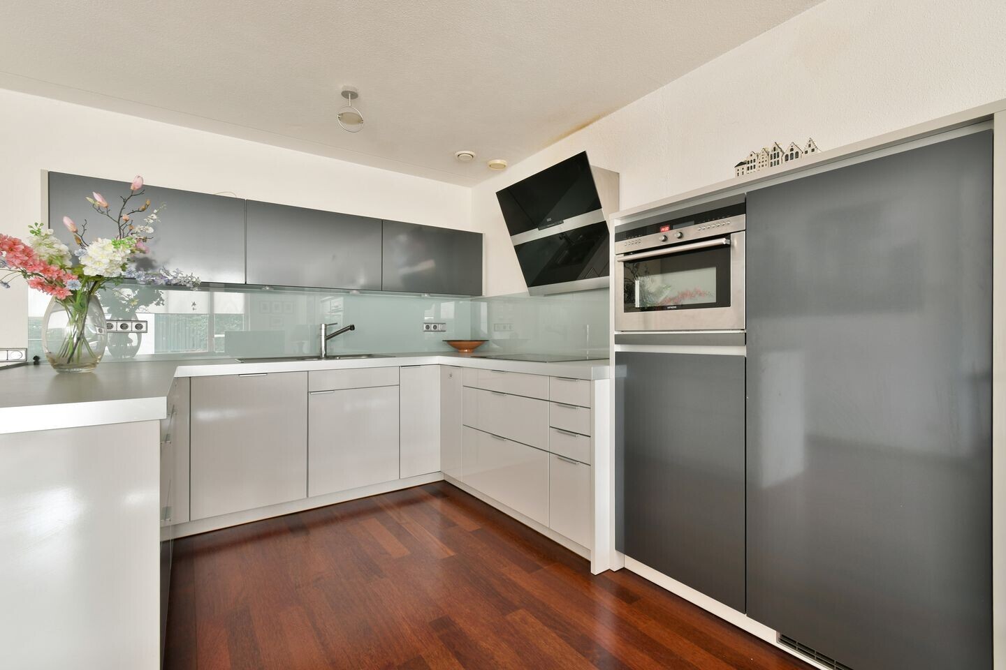 Appartement te koop: Omval 389, Amsterdam